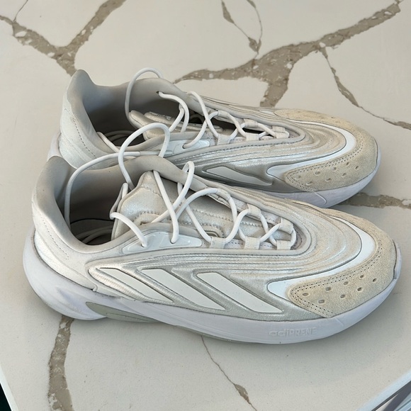 Adidas Ozelia White Sneaker 8.5 - Picture 1 of 6